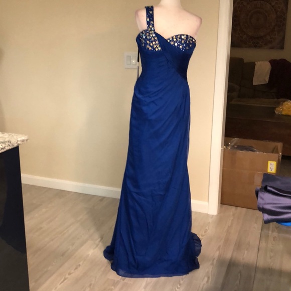 Royal chiffon one shoulder - Picture 10 of 11